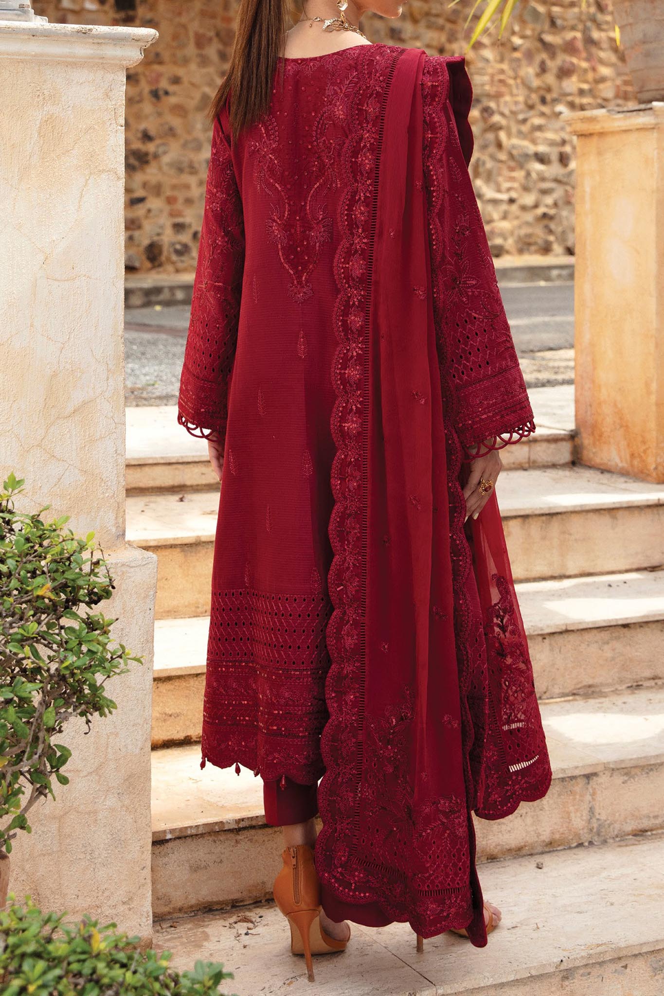 Gulaal Luxury Lawn GL-07 Amelie Embroidered Unstitched 3 Piece Suit